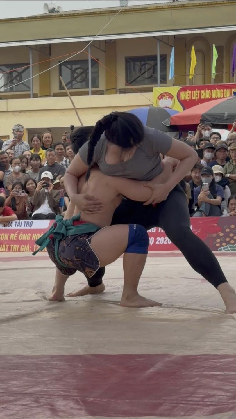 Bóng hồng sới vật Anh Thơ lại trở thành "hot search", cận cảnh khoảnh khắc thi đấu gây "bão mạng"- Ảnh 5. Bóng hồng sới vật Anh Thơ lại trở thành