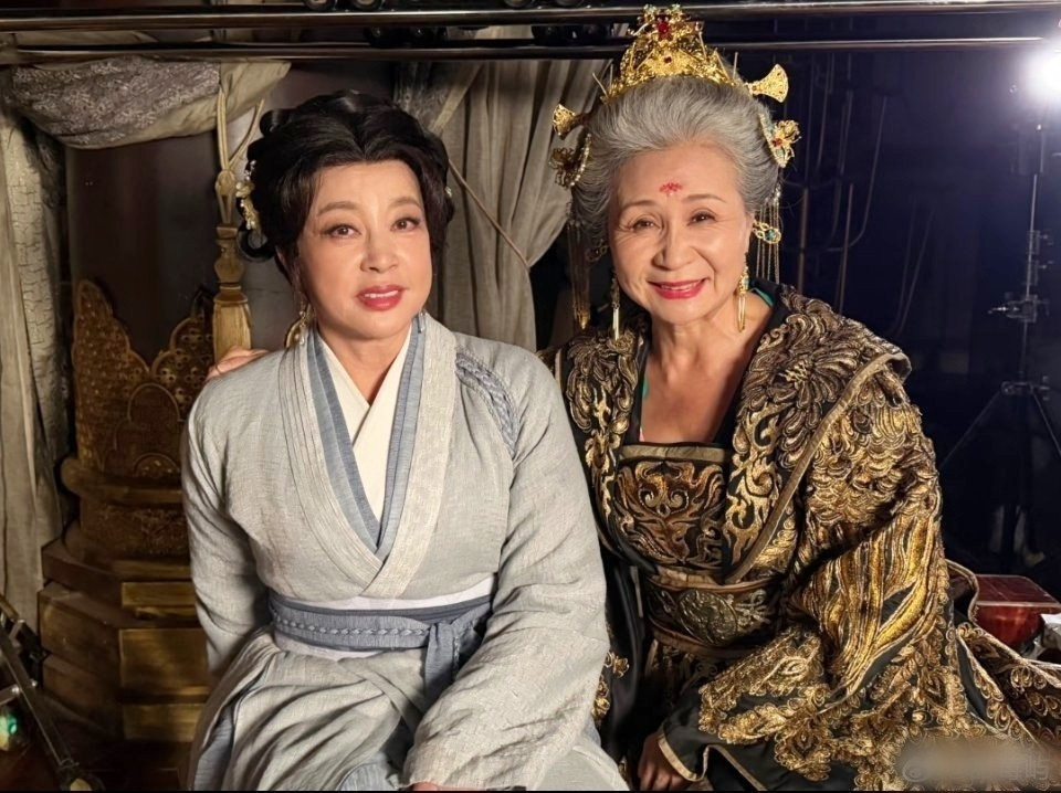 Cảnh hôn gây tranh cãi của Lưu Hiểu Khánh và bạn diễn kém 30 tuổi- Ảnh 3.