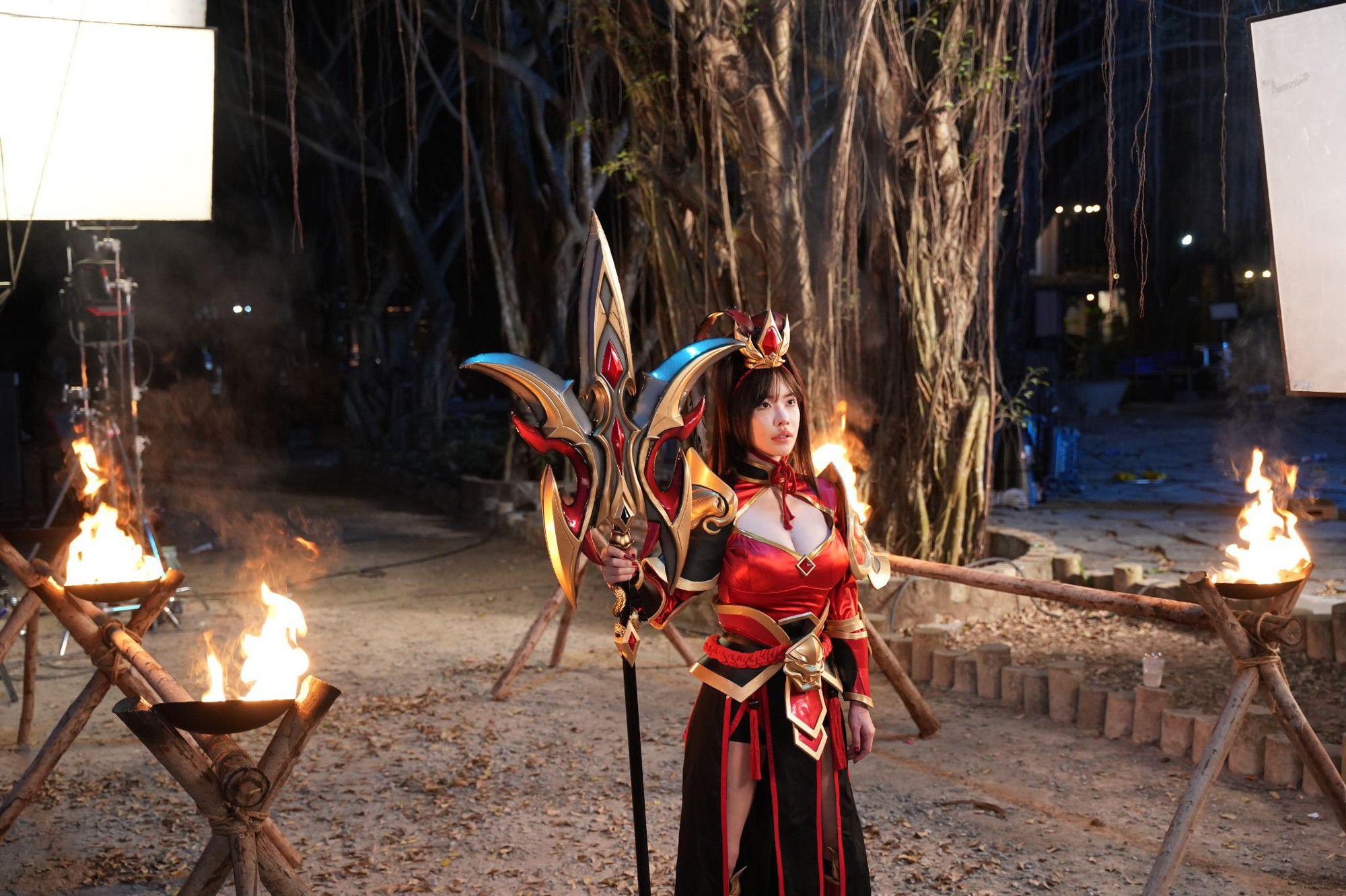 Eimi Fukada xuất hiện tại Việt Nam, làm gương mặt đại diện một game Tam Quốc hot bậc nhất 2026- Ảnh 1.