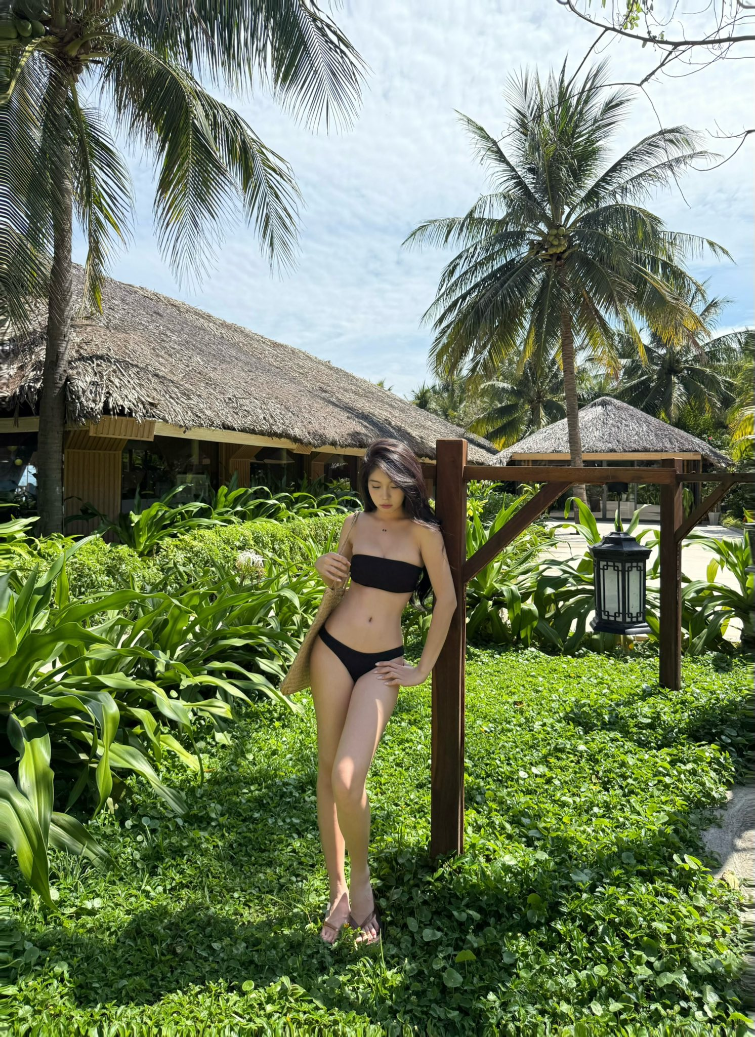 Đón hè sớm, hot girl diện bikini táo bạo khiến CĐM mê mệt- Ảnh 1.