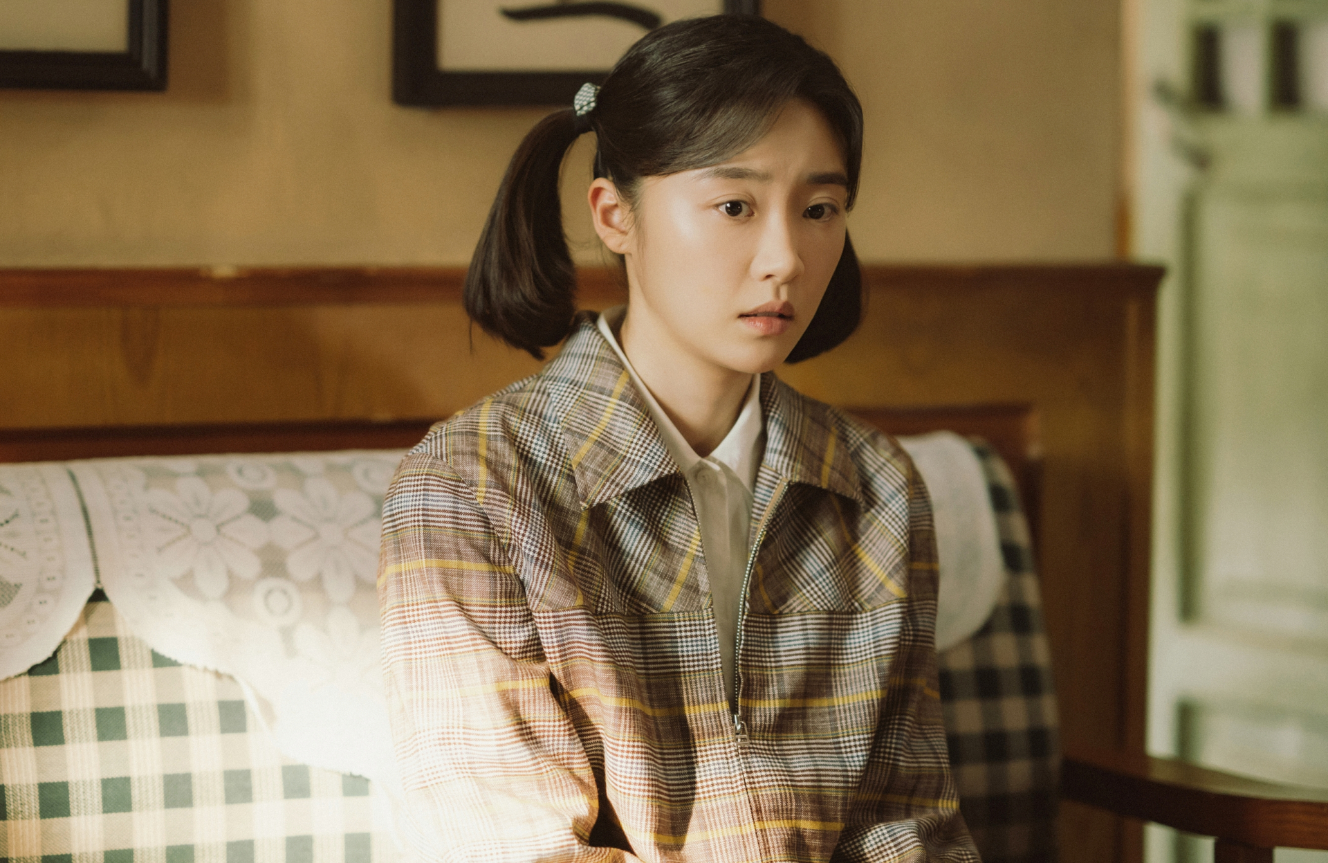 Mỹ nhân U32 vẫn bất chấp đóng thiếu nữ 14 tuổi, nũng nịu như công chúa khiến ai nấy sởn da gà- Ảnh 5. Mỹ nhân U32 vẫn bất chấp đóng thiếu nữ 14 tuổi, nũng nịu như công chúa khiến ai nấy sởn da gà- Ảnh 5.