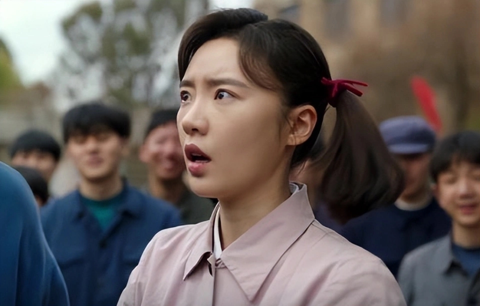 Mỹ nhân U32 vẫn bất chấp đóng thiếu nữ 14 tuổi, nũng nịu như công chúa khiến ai nấy sởn da gà- Ảnh 4. Mỹ nhân U32 vẫn bất chấp đóng thiếu nữ 14 tuổi, nũng nịu như công chúa khiến ai nấy sởn da gà- Ảnh 4.