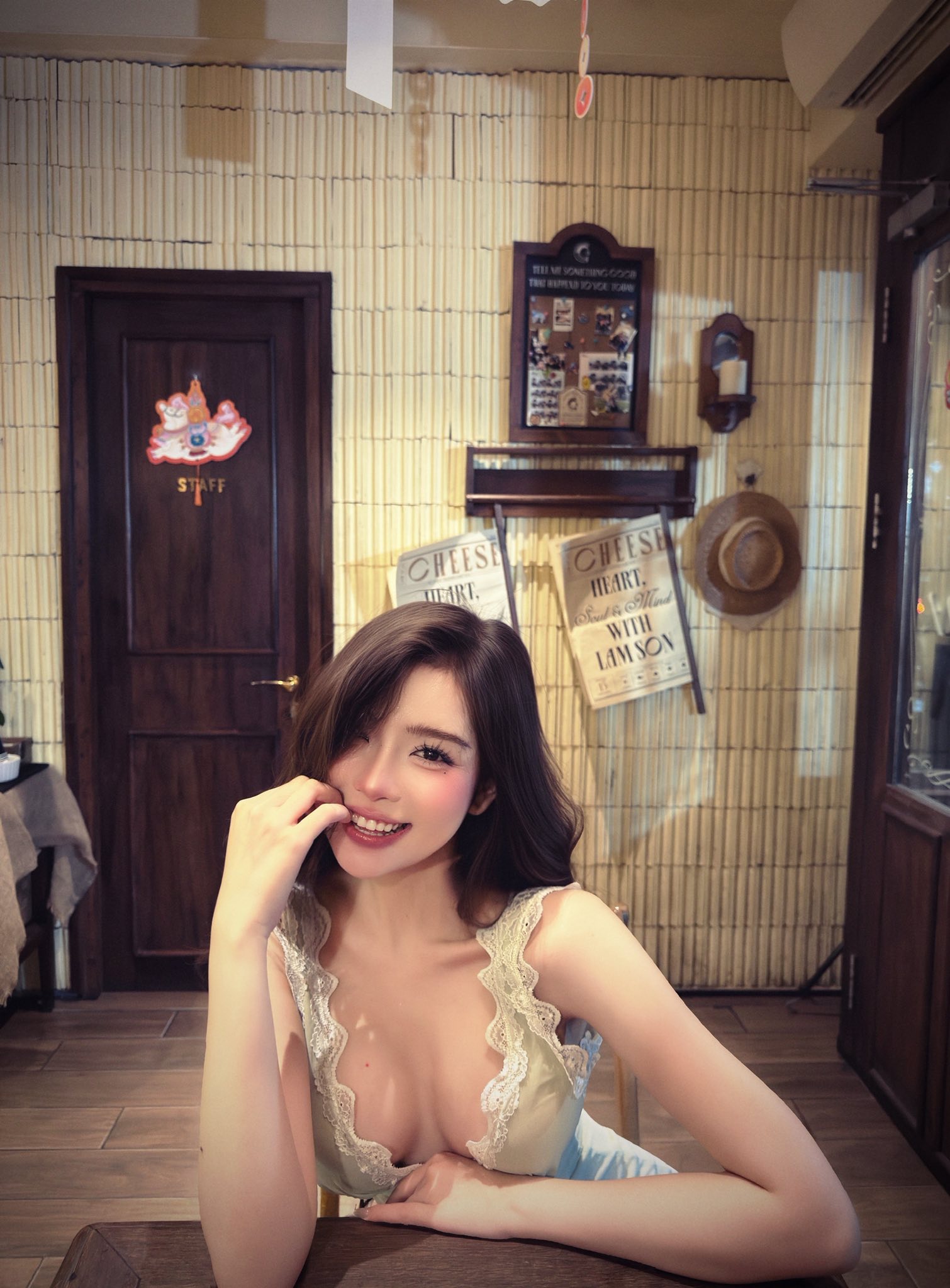 Nằm vùng trang cá nhân của nữ thần Gen Z, game thủ ngẩn ngơ mê đắm nhan sắc, vẻ đẹp vượt cả công nghệ AI- Ảnh 11.