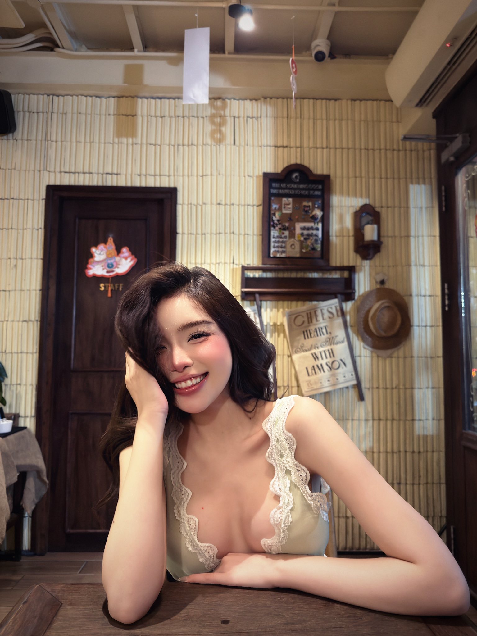 Nằm vùng trang cá nhân của nữ thần Gen Z, game thủ ngẩn ngơ mê đắm nhan sắc, vẻ đẹp vượt cả công nghệ AI- Ảnh 12.