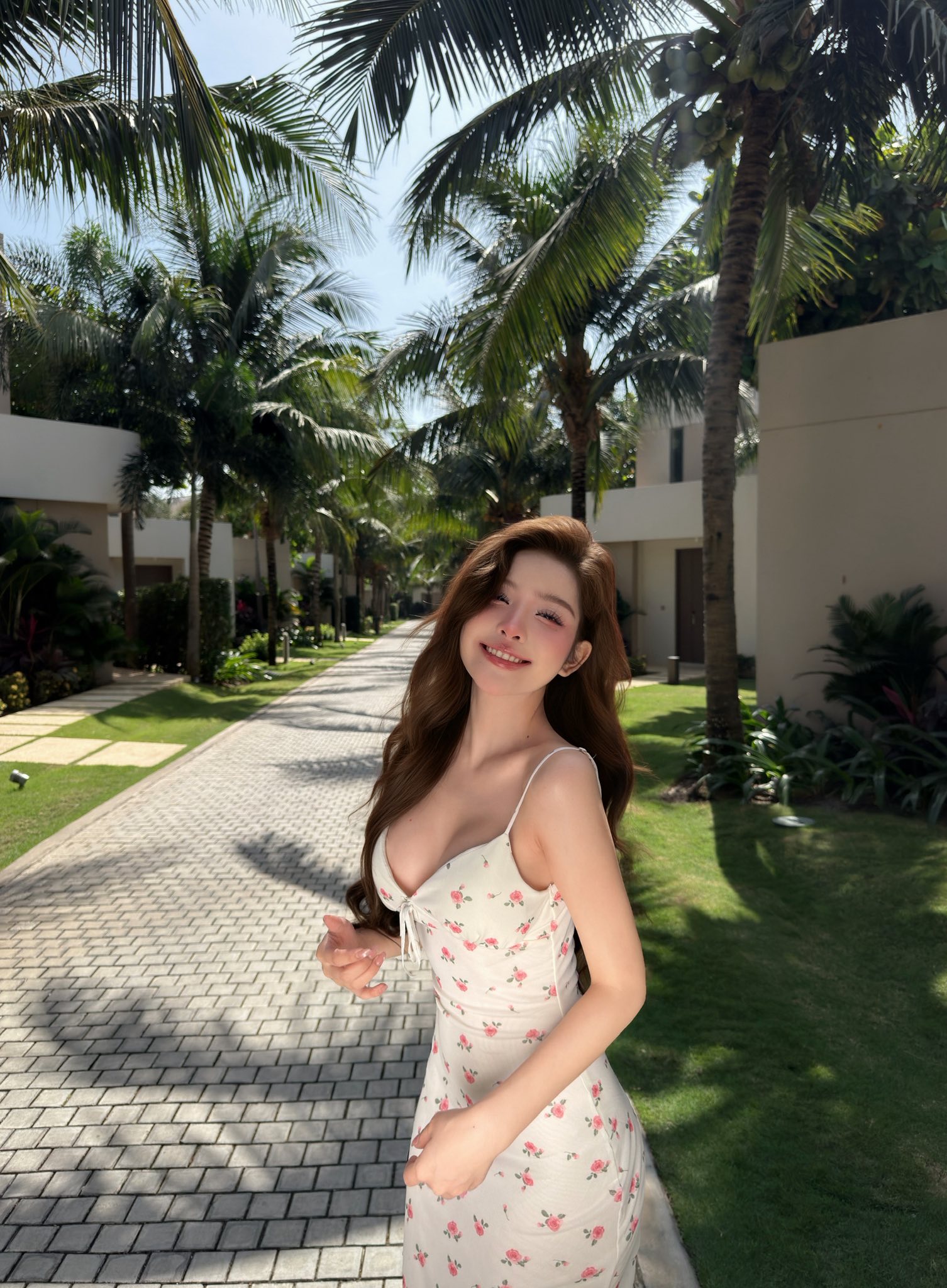 Nằm vùng trang cá nhân của nữ thần Gen Z, game thủ ngẩn ngơ mê đắm nhan sắc, vẻ đẹp vượt cả công nghệ AI- Ảnh 1.