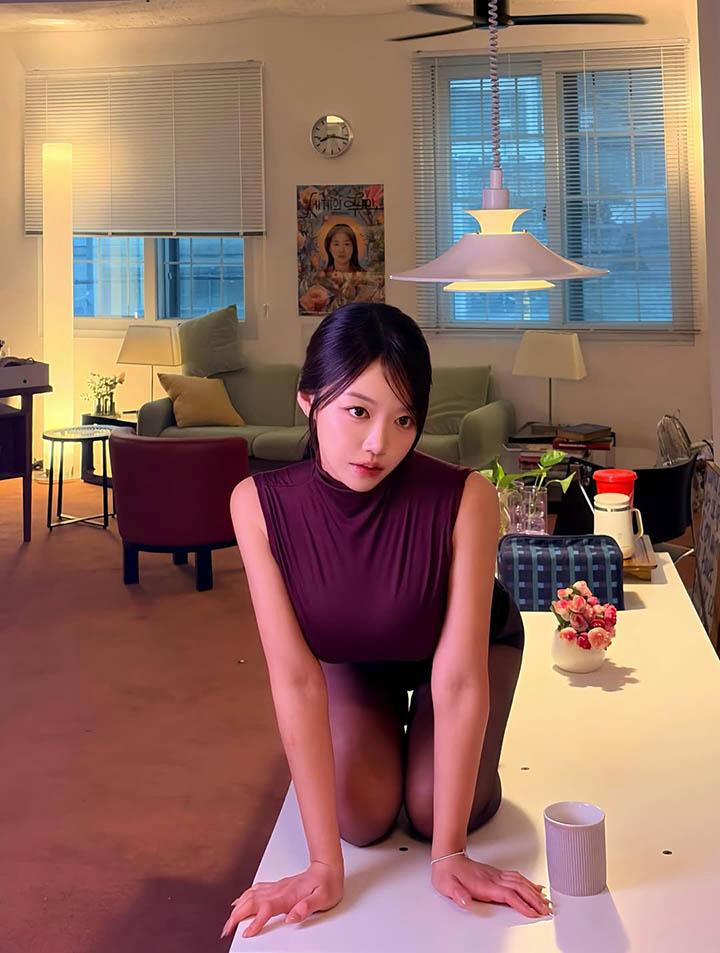 Vượt mọi đối thủ, bộ ảnh “nhân viên văn phòng” của hot girl này trở thành "album quốc dân" được fan săn lùng- Ảnh 8.