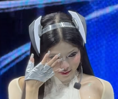 Văn Tùng khiến Mai Dora khóc nấc trên sân khấu? Cộng đồng mạng hốt hoảng không rõ chuyện gì đang xảy ra?- Ảnh 3. Văn Tùng khiến Mai Dora khóc nấc trên sân khấu? Cộng đồng mạng hốt hoảng không rõ chuyện gì đang xảy ra?- Ảnh 3.