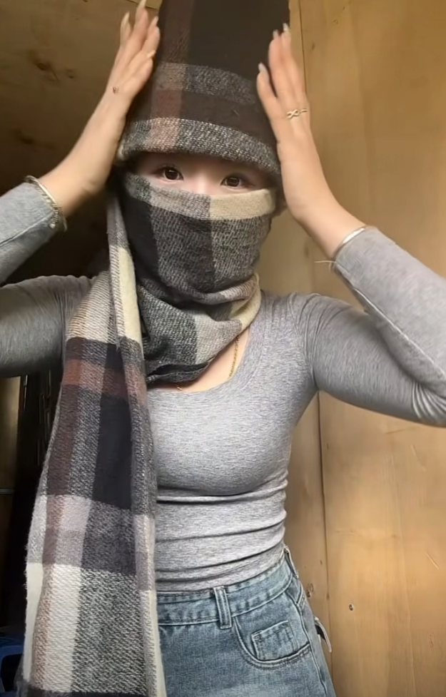 Tiết lộ cách đội mũ bảo hiểm, cô gái xinh đẹp thu về gần 1,5 triệu view- Ảnh 8.