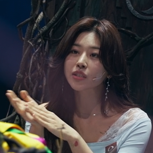 Quá khứ gây sốc của nữ pháp sư sinh năm 1998 đang vụt sáng ở show tâm linh Hàn Quốc- Ảnh 2. Quá khứ gây sốc của nữ pháp sư sinh năm 1998 đang vụt sáng ở show tâm linh Hàn Quốc- Ảnh 2.