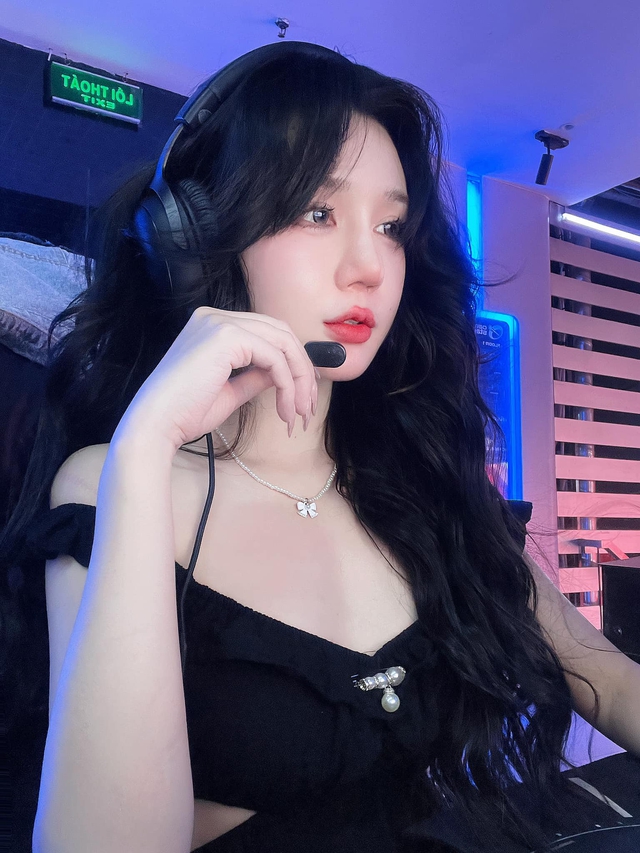 Hot girl phòng net phá khóa phong ấn, tung bộ ảnh Hot girl phòng net phá khóa phong ấn, tung bộ ảnh