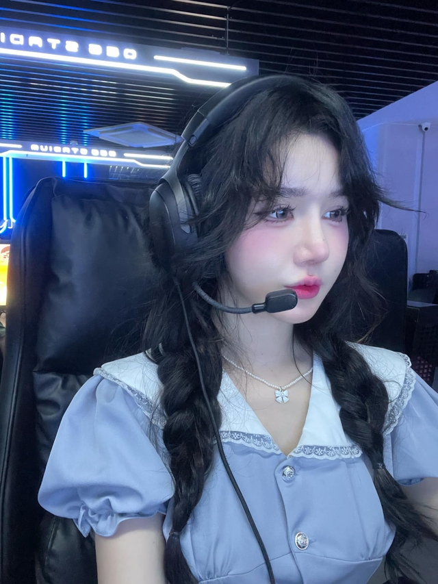 Hot girl phòng net phá khóa phong ấn, tung bộ ảnh Hot girl phòng net phá khóa phong ấn, tung bộ ảnh