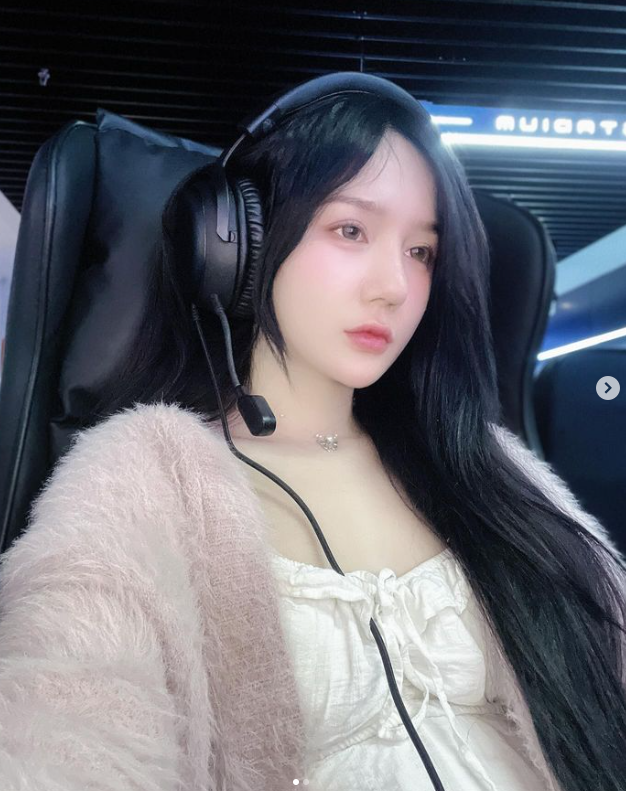 Hot girl phòng net phá khóa phong ấn, tung bộ ảnh Hot girl phòng net phá khóa phong ấn, tung bộ ảnh