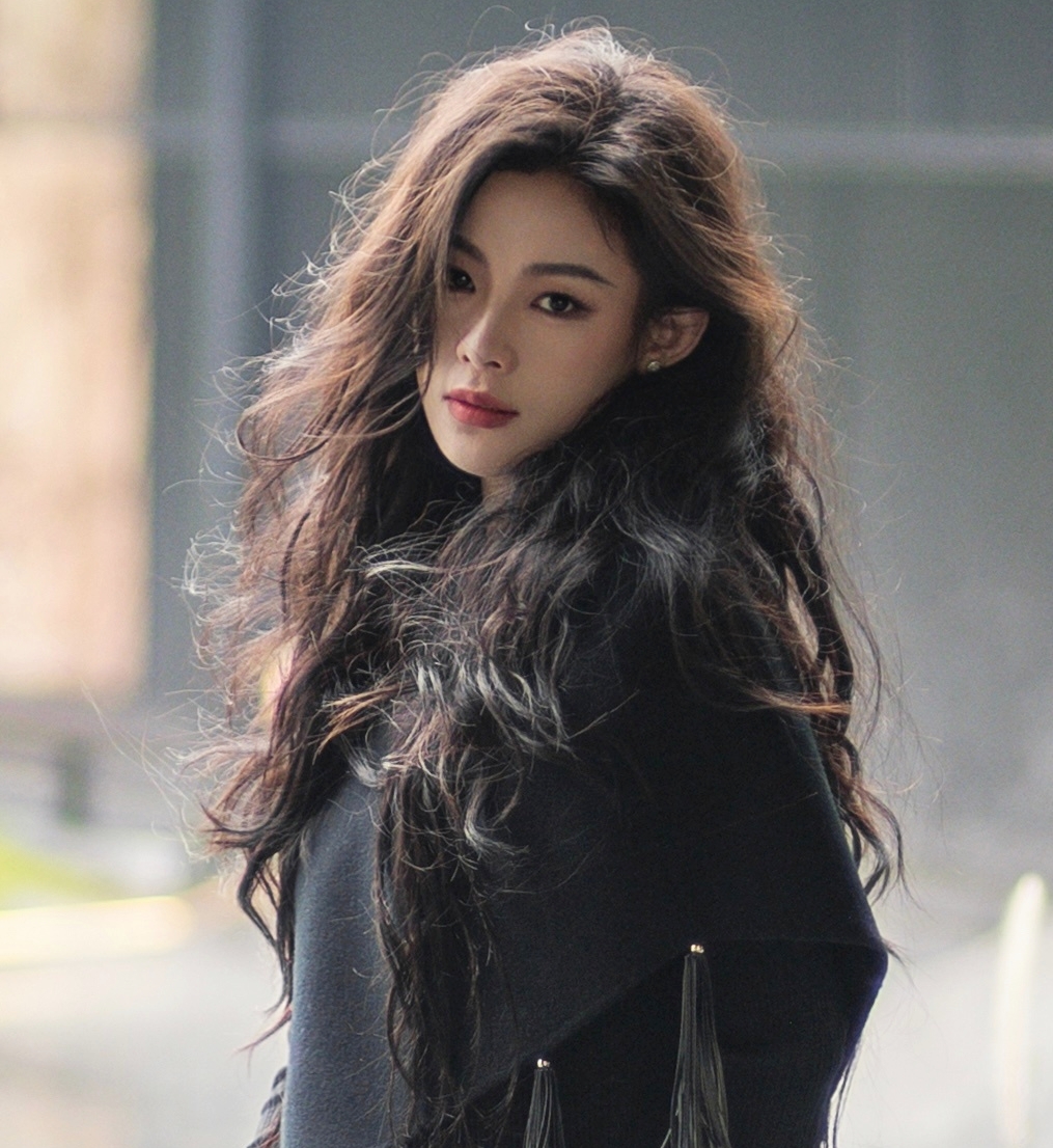 Đây chính là mỹ nhân đẹp nhất phim Tết 2026: Visual tuyệt tác trời ban, diễn hay đến nỗi vực dậy cả phòng vé- Ảnh 9. Đây chính là mỹ nhân đẹp nhất phim Tết 2026: Visual tuyệt tác trời ban, diễn hay đến nỗi vực dậy cả phòng vé- Ảnh 9.