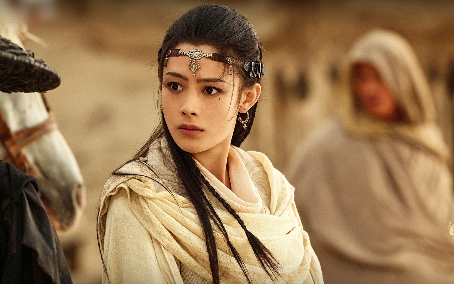 Đây chính là mỹ nhân đẹp nhất phim Tết 2026: Visual tuyệt tác trời ban, diễn hay đến nỗi vực dậy cả phòng vé- Ảnh 2. Đây chính là mỹ nhân đẹp nhất phim Tết 2026: Visual tuyệt tác trời ban, diễn hay đến nỗi vực dậy cả phòng vé- Ảnh 2.