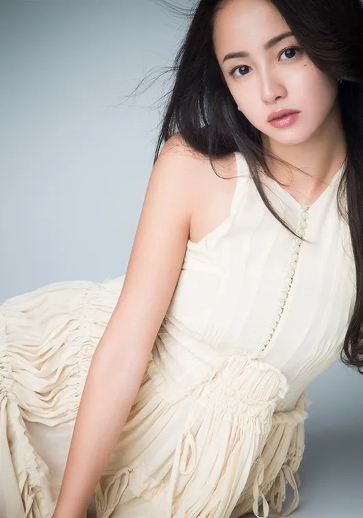 Quốc bảo nhan sắc bị phong sát 6 năm bất ngờ tái xuất, sa đọa đến mấy vẫn được tha thứ vì quá đẹp- Ảnh 4. Quốc bảo nhan sắc bị phong sát 6 năm bất ngờ tái xuất, sa đọa đến mấy vẫn được tha thứ vì quá đẹp- Ảnh 4.