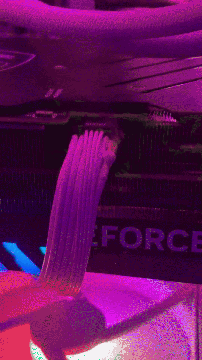 Nữ streamer gợi cảm hoảng loạn, gặp sự cố lớn, cháy hơn 