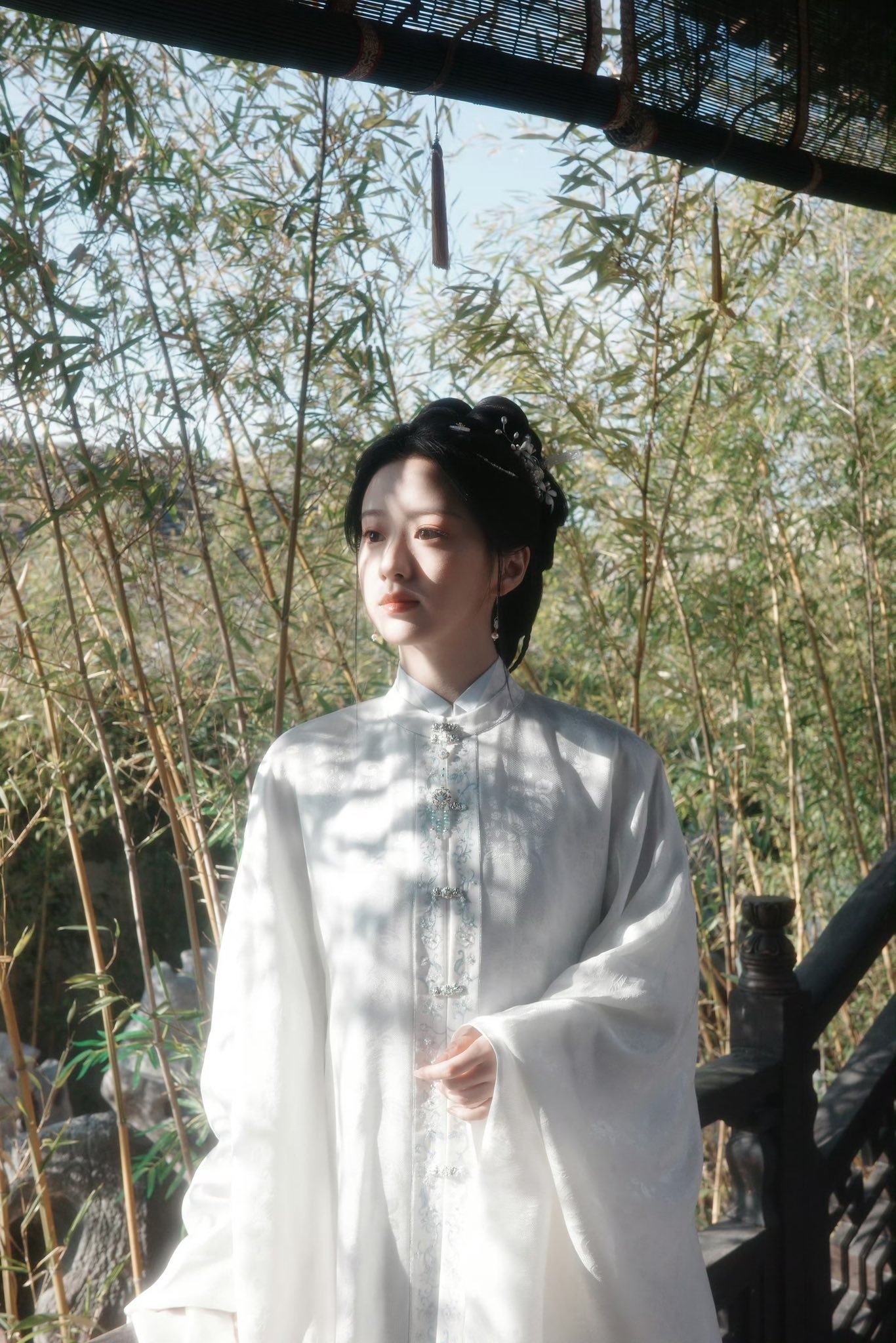 Phong hoa tuyệt đại cũng không đủ hình dung mỹ nhân này: Trời sinh để đóng cổ trang, ngắm một hồi tưởng xuyên không- Ảnh 4.