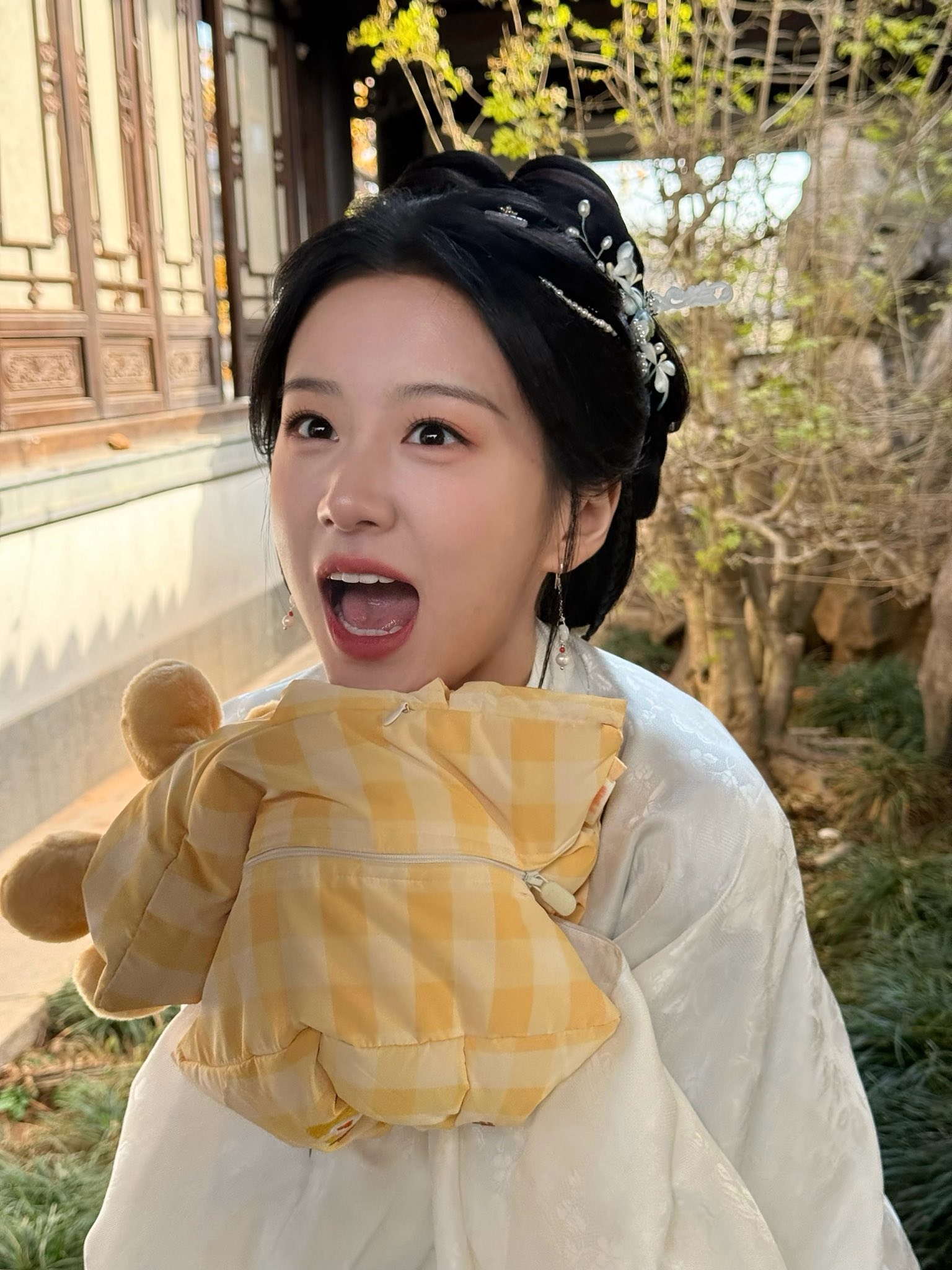 Phong hoa tuyệt đại cũng không đủ hình dung mỹ nhân này: Trời sinh để đóng cổ trang, ngắm một hồi tưởng xuyên không- Ảnh 3.