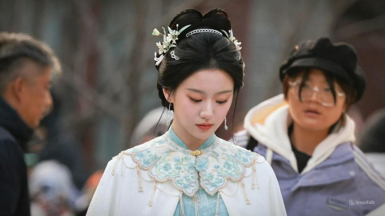 Phong hoa tuyệt đại cũng không đủ hình dung mỹ nhân này: Trời sinh để đóng cổ trang, ngắm một hồi tưởng xuyên không- Ảnh 2.