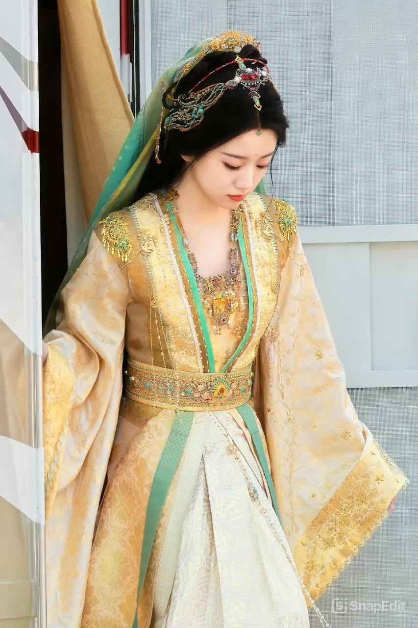 Phong hoa tuyệt đại cũng không đủ hình dung mỹ nhân này: Trời sinh để đóng cổ trang, ngắm một hồi tưởng xuyên không- Ảnh 11.