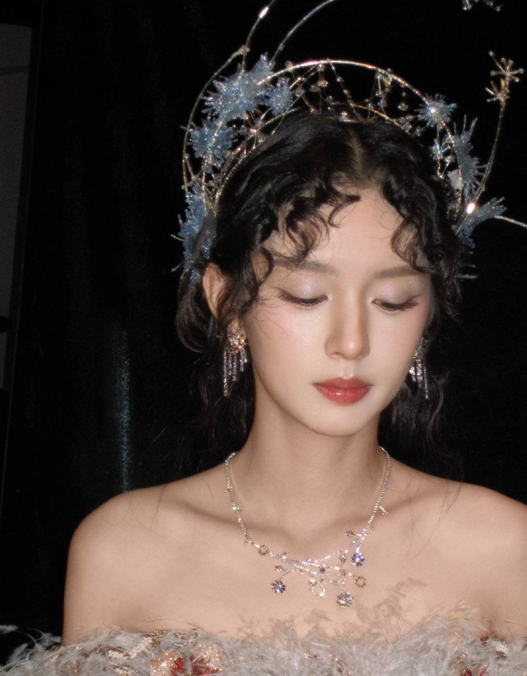 Không thể tin đây là mỹ nhân đẹp chấn động thế gian: Thần nữ bước ra từ tranh sơn dầu, bút nào vẽ cho nổi- Ảnh 4.