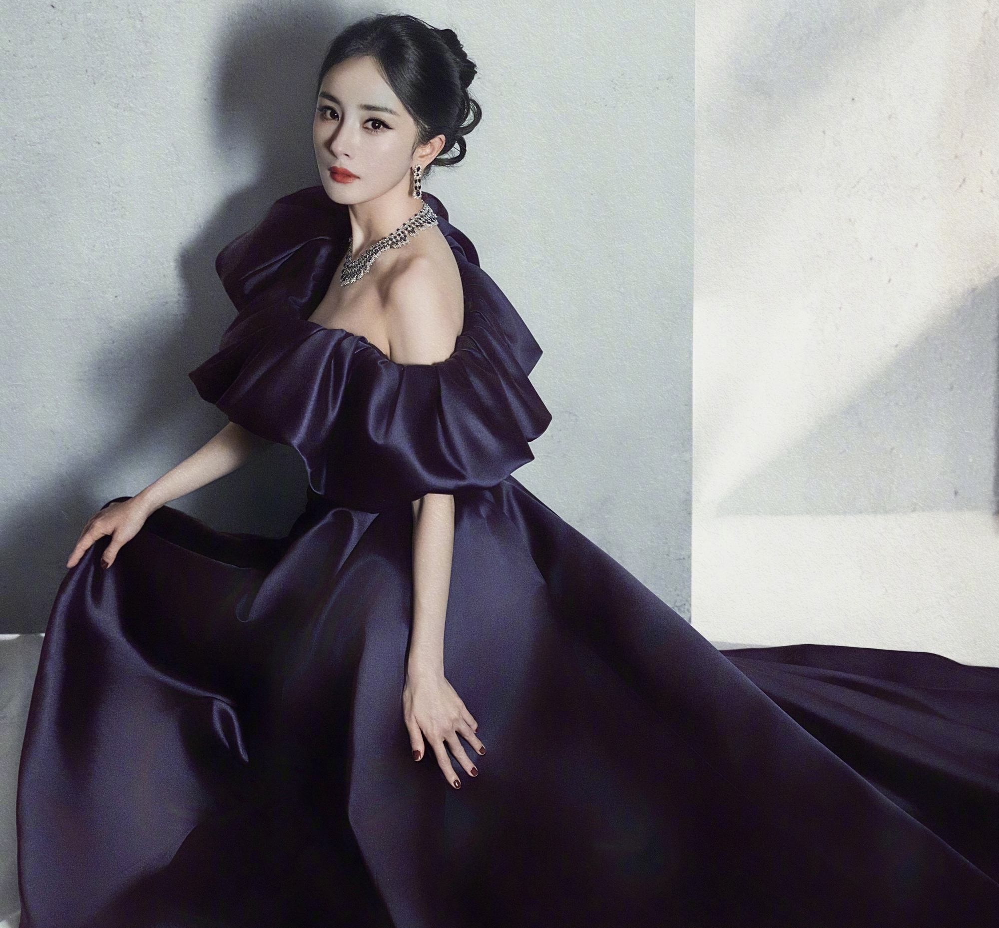 Mỹ nhân đẹp nhất Đêm hội Weibo: Thần thái cao sang như dát vàng lên mặt, đỉnh phát hờn luôn đấy- Ảnh 4.