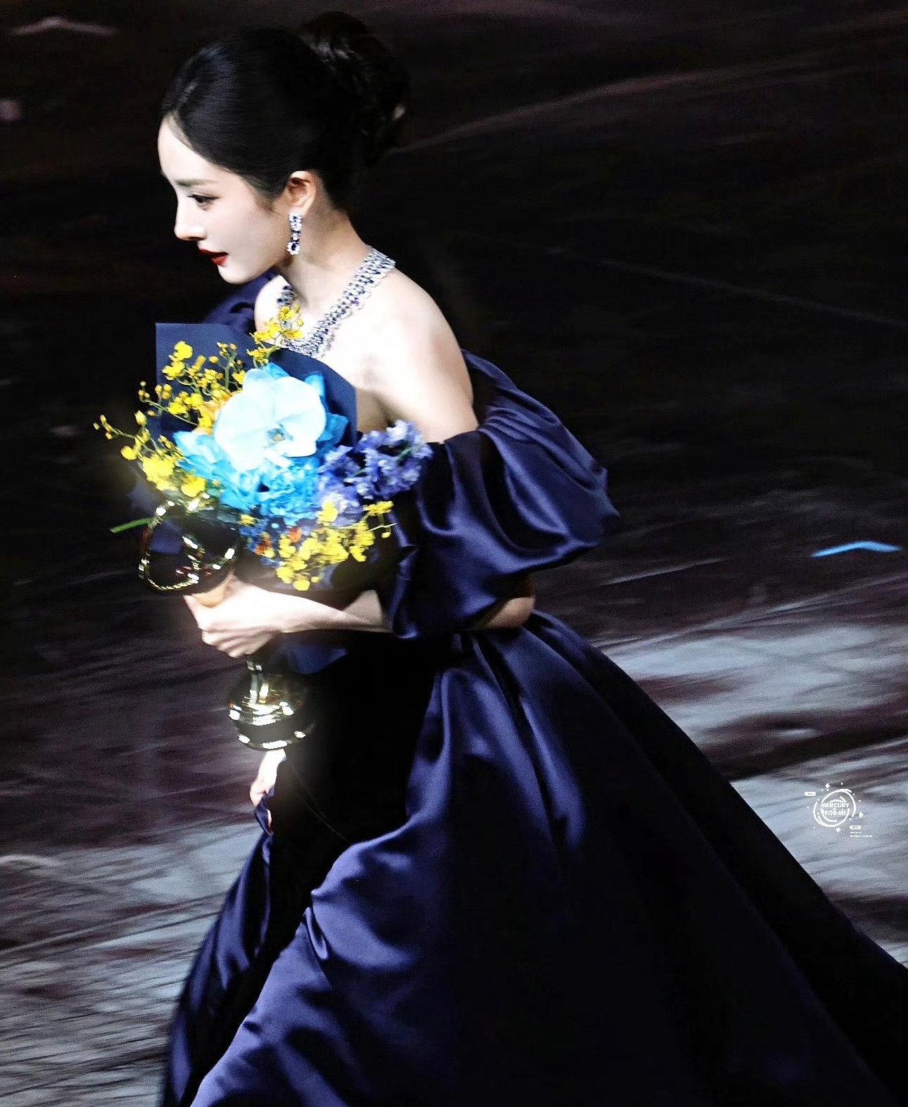 Mỹ nhân đẹp nhất Đêm hội Weibo: Thần thái cao sang như dát vàng lên mặt, đỉnh phát hờn luôn đấy- Ảnh 6.