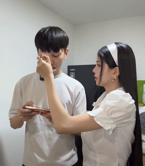 Mai Dora thẳng tay "tương tác" Văn Tùng, phản ứng của CĐM mới là điều gây chú ý- Ảnh 1.