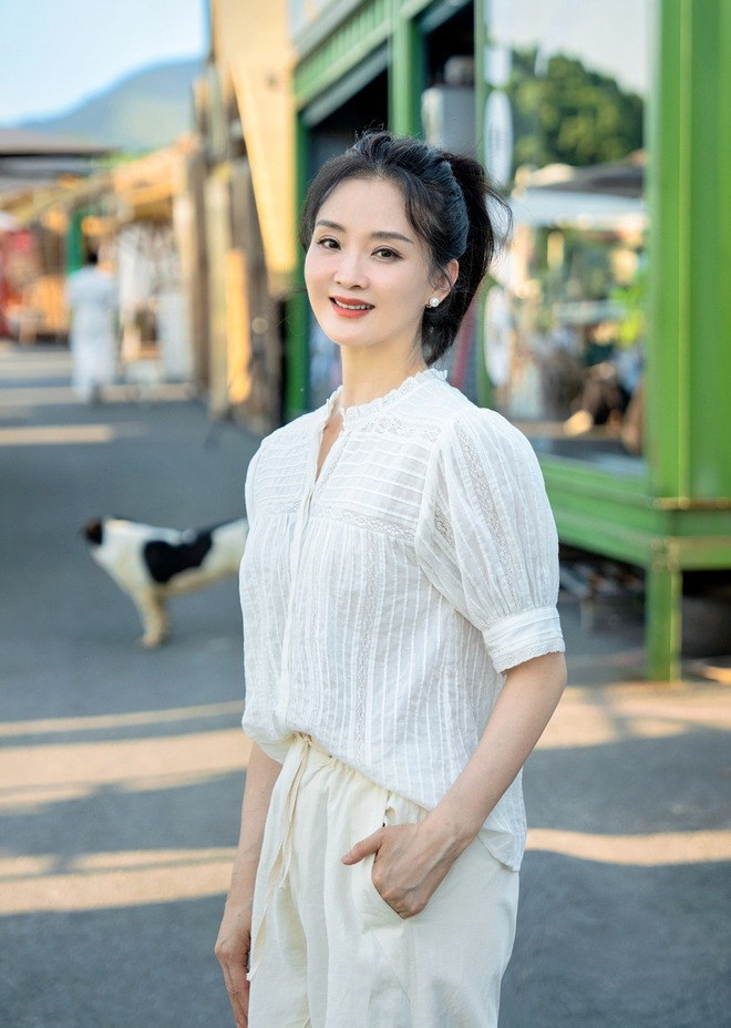 Mỹ nhân Hoàn Châu Cách Cách quỳ xuống rửa chân cho mẹ chồng quý tộc, nai lưng trả nợ 4.000 tỷ cho chồng đại gia- Ảnh 6.