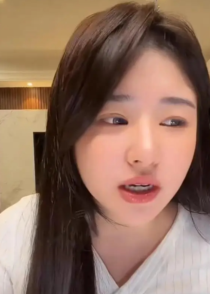 Toàn cảnh drama nữ streamer triệu view bị tố "bé ba" và sự thật về cuộc sống tự thân kiếm tỷ đồng mỗi tháng- Ảnh 3. Toàn cảnh drama nữ streamer triệu view bị tố "bé ba" và sự thật về cuộc sống tự thân kiếm tỷ đồng mỗi tháng- Ảnh 3.