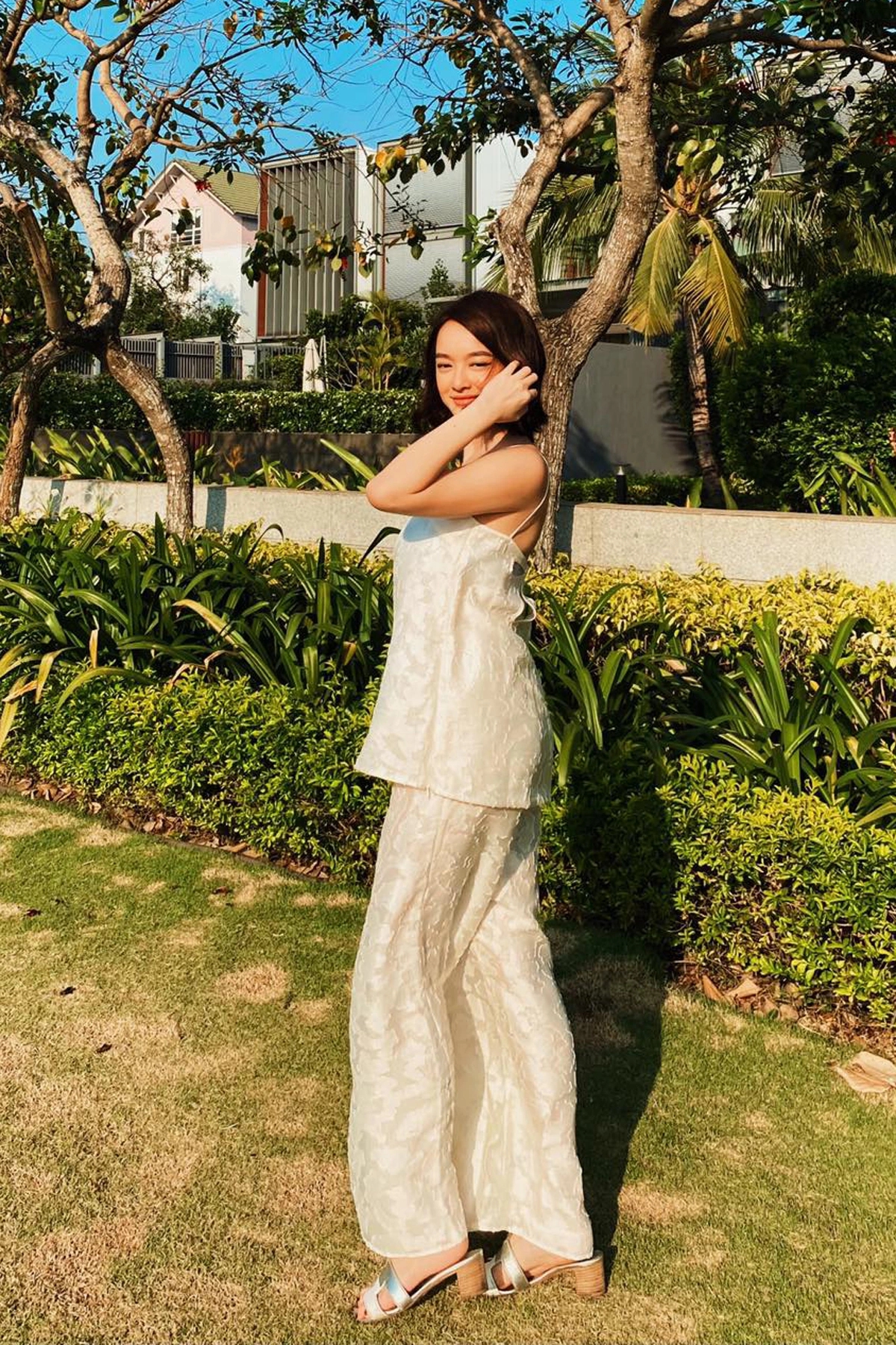 Mỹ nhân chỉ cao 1m50 nhưng mặc đẹp không trượt phát nào, xuất hiện ở đâu thì nơi đó là Paris Fashion Week- Ảnh 2.