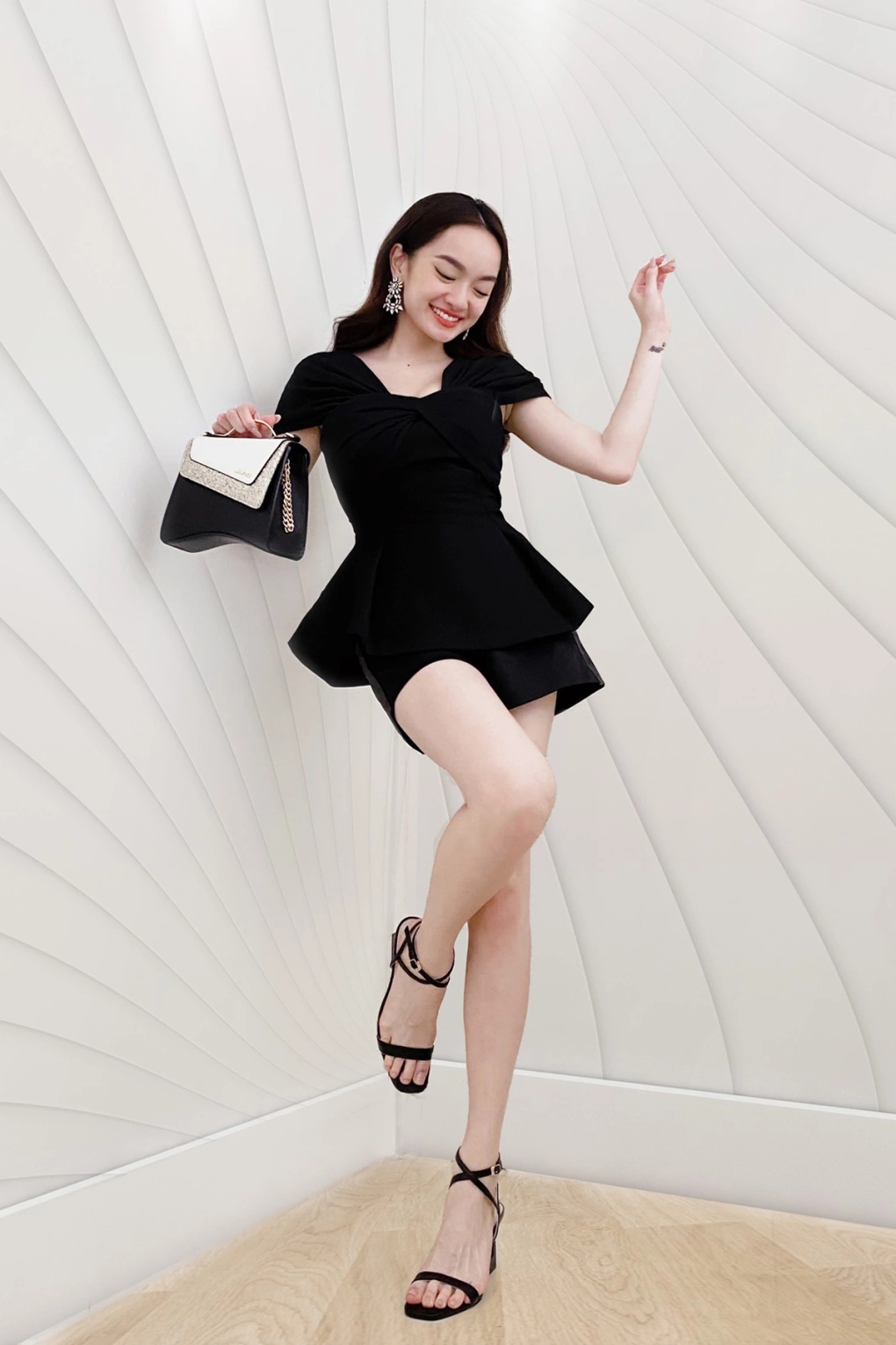 Mỹ nhân chỉ cao 1m50 nhưng mặc đẹp không trượt phát nào, xuất hiện ở đâu thì nơi đó là Paris Fashion Week- Ảnh 9.