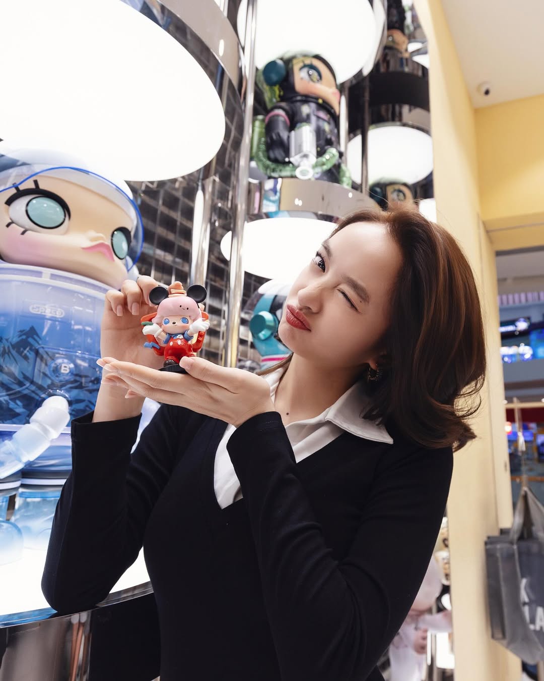 Mỹ nhân chỉ cao 1m50 nhưng mặc đẹp không trượt phát nào, xuất hiện ở đâu thì nơi đó là Paris Fashion Week- Ảnh 17.