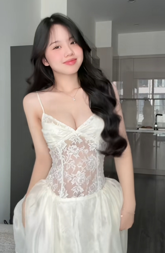 Gái xinh bất ngờ lên xu hướng nhờ khoe "lúm", quá khứ từng bị gắn mác  "bản sao" Tiểu Hý- Ảnh 4.