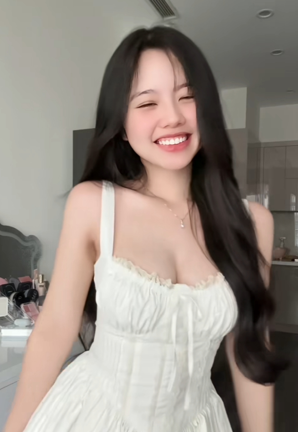 Gái xinh bất ngờ lên xu hướng nhờ khoe "lúm", quá khứ từng bị gắn mác  "bản sao" Tiểu Hý- Ảnh 3.