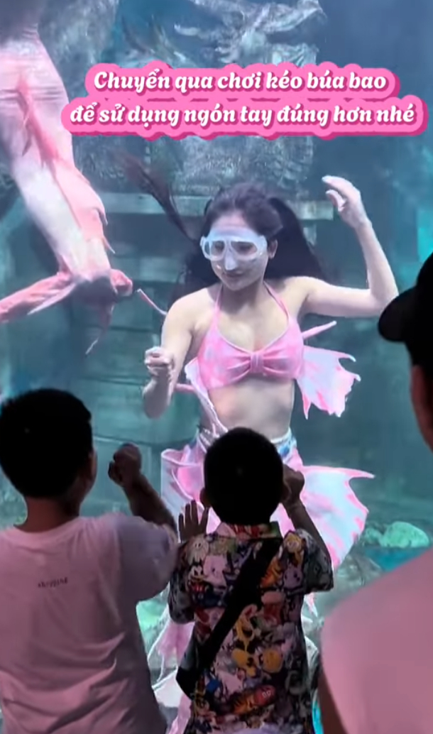 Bị khán giả giơ "ngón tay thối", hot girl tiên cá có pha xử lý cực khéo- Ảnh 3.