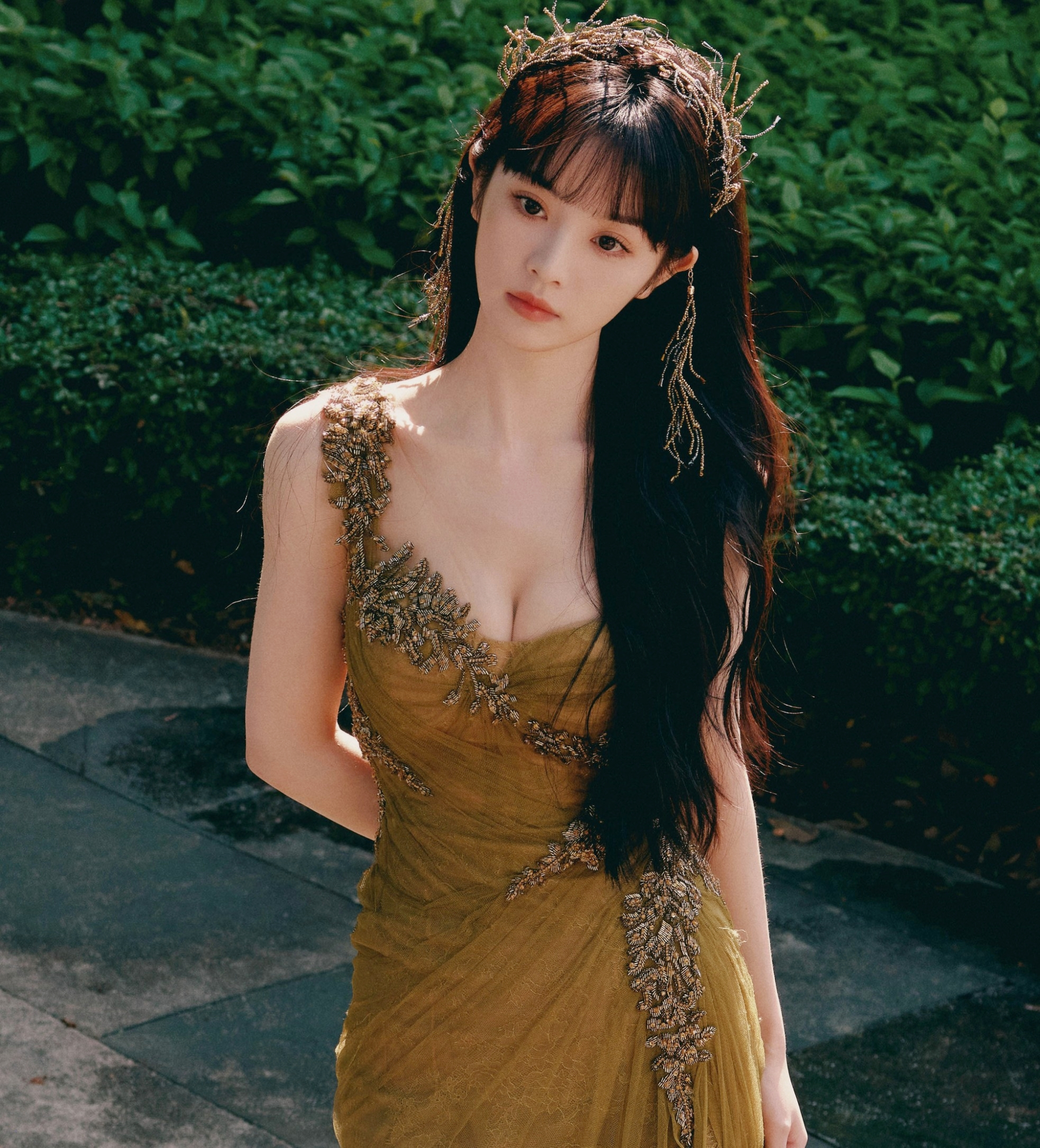 Mỹ nhân chỉ nặng 45kg mà vác cả con heo lẫn cõng bạn diễn 1m90, mặt và body chả liên quan gì đến nhau- Ảnh 6.