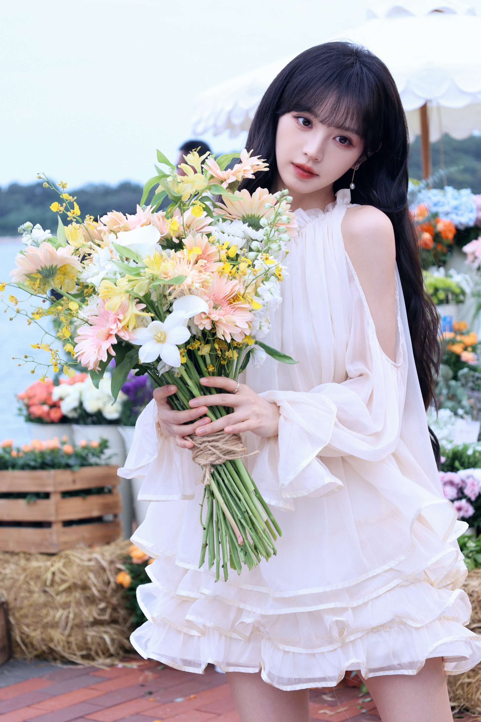 Mỹ nhân chỉ nặng 45kg mà vác cả con heo lẫn cõng bạn diễn 1m90, mặt và body chả liên quan gì đến nhau- Ảnh 8.