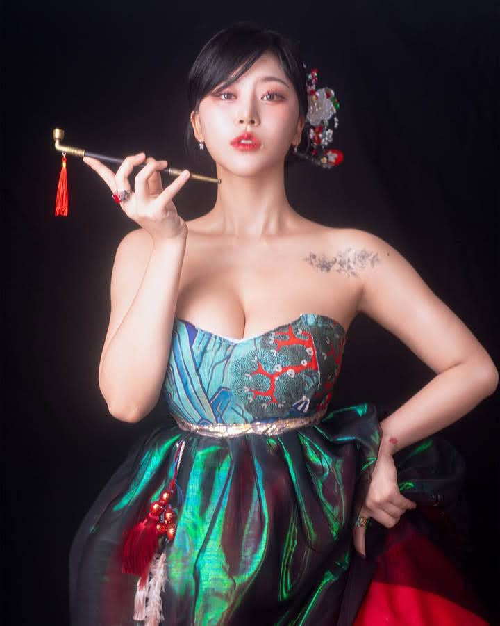 Cận cảnh nhan sắc “nữ pháp sư đẹp nhất Hàn Quốc” khiến dân tình xôn xao- Ảnh 4.