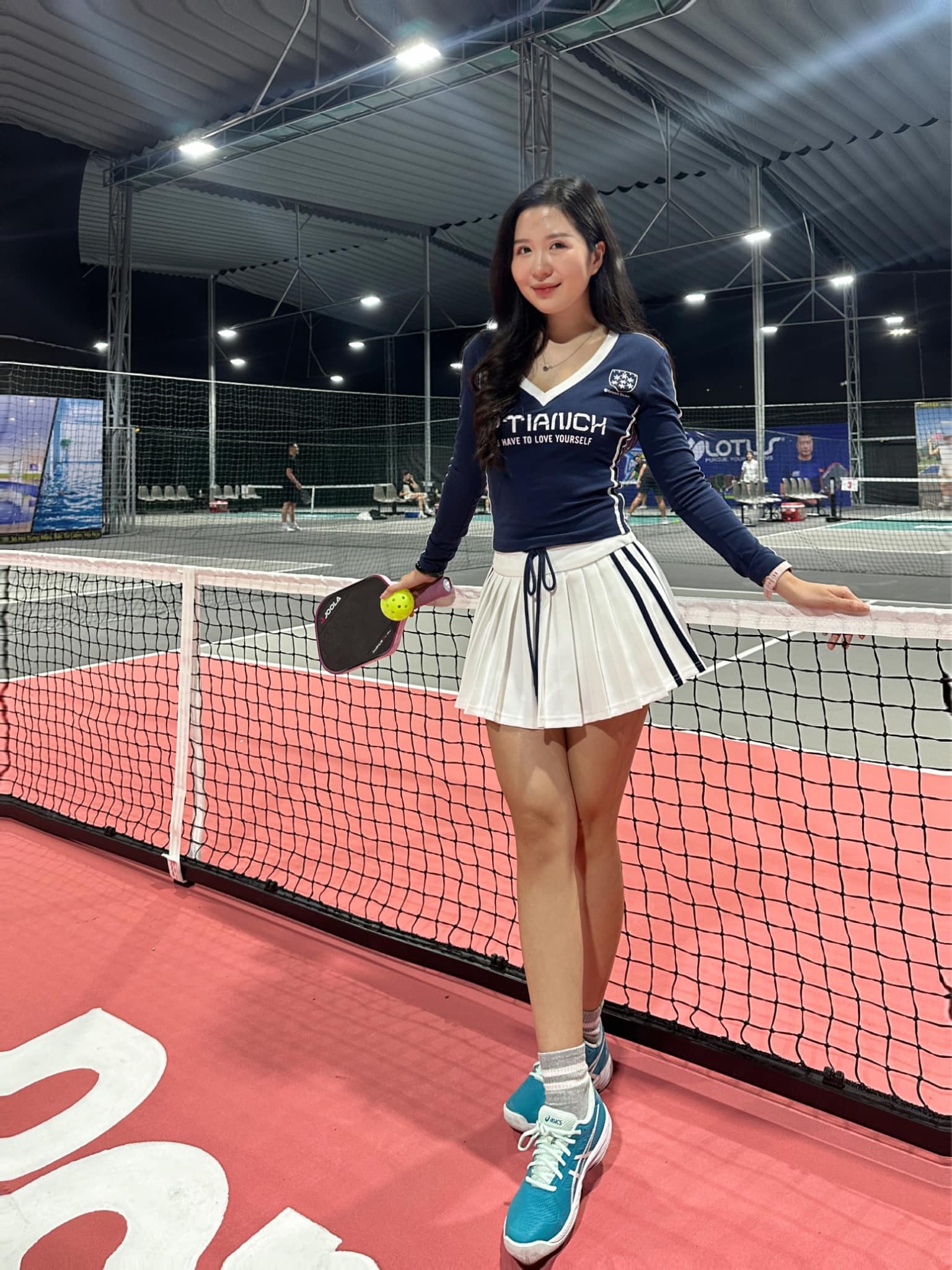 Hết bị hoài nghi thay đổi ngoại hình, hot girl xinh đẹp lại dính thị phi "từ trên trời rơi xuống"- Ảnh 6.