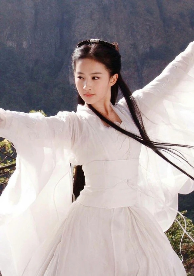 Soi dàn mỹ nhân thủ vai Tiểu Long Nữ: Từ tượng đài kinh điển đến những bản chuyển thể gây tranh cãi- Ảnh 4.