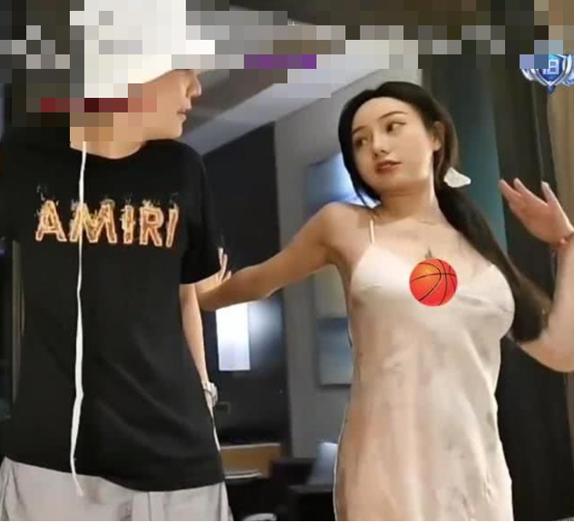 Cố tình chiêu trò để hút view, nữ streamer gặp sự cố trang phục đáng trách, nhận án phạt "nhớ đời"- Ảnh 3.