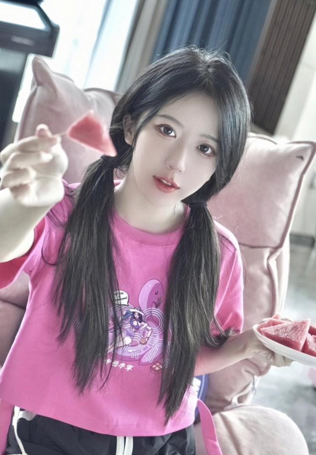 Cố tình chiêu trò để hút view, nữ streamer gặp sự cố trang phục đáng trách, nhận án phạt "nhớ đời"- Ảnh 5.