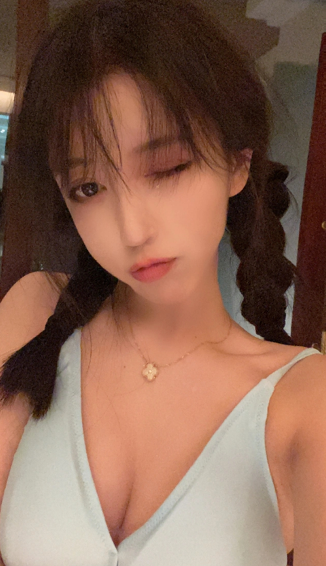 Cố tình chiêu trò để hút view, nữ streamer gặp sự cố trang phục đáng trách, nhận án phạt "nhớ đời"- Ảnh 6.