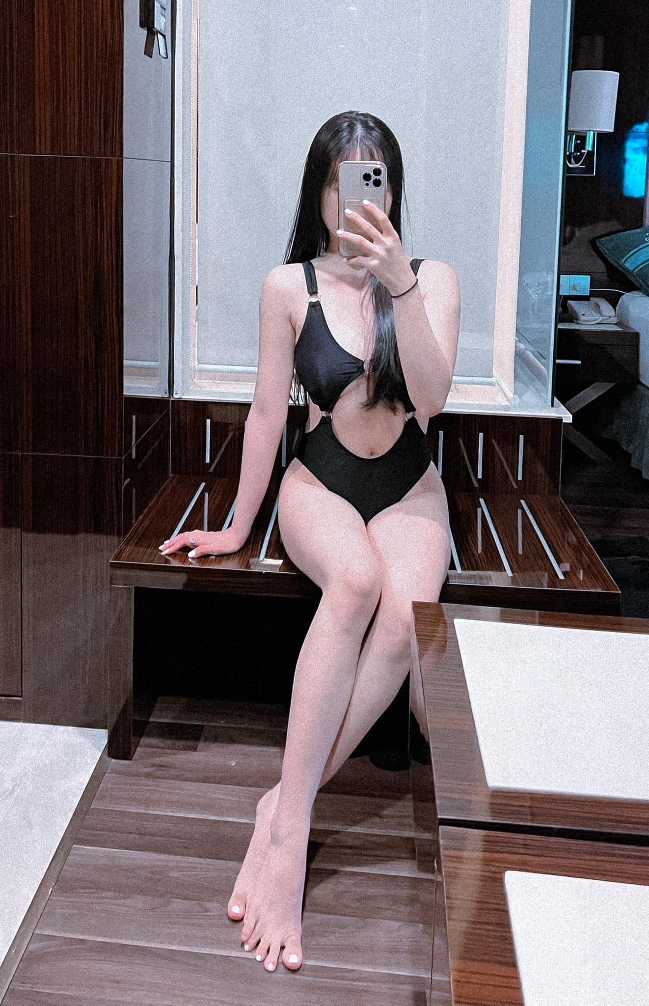 Trượt tay nhấn "truy gốc" ảnh Mai Linh Zuto, fan ngỡ ngàng với kết quả nhận được- Ảnh 1.