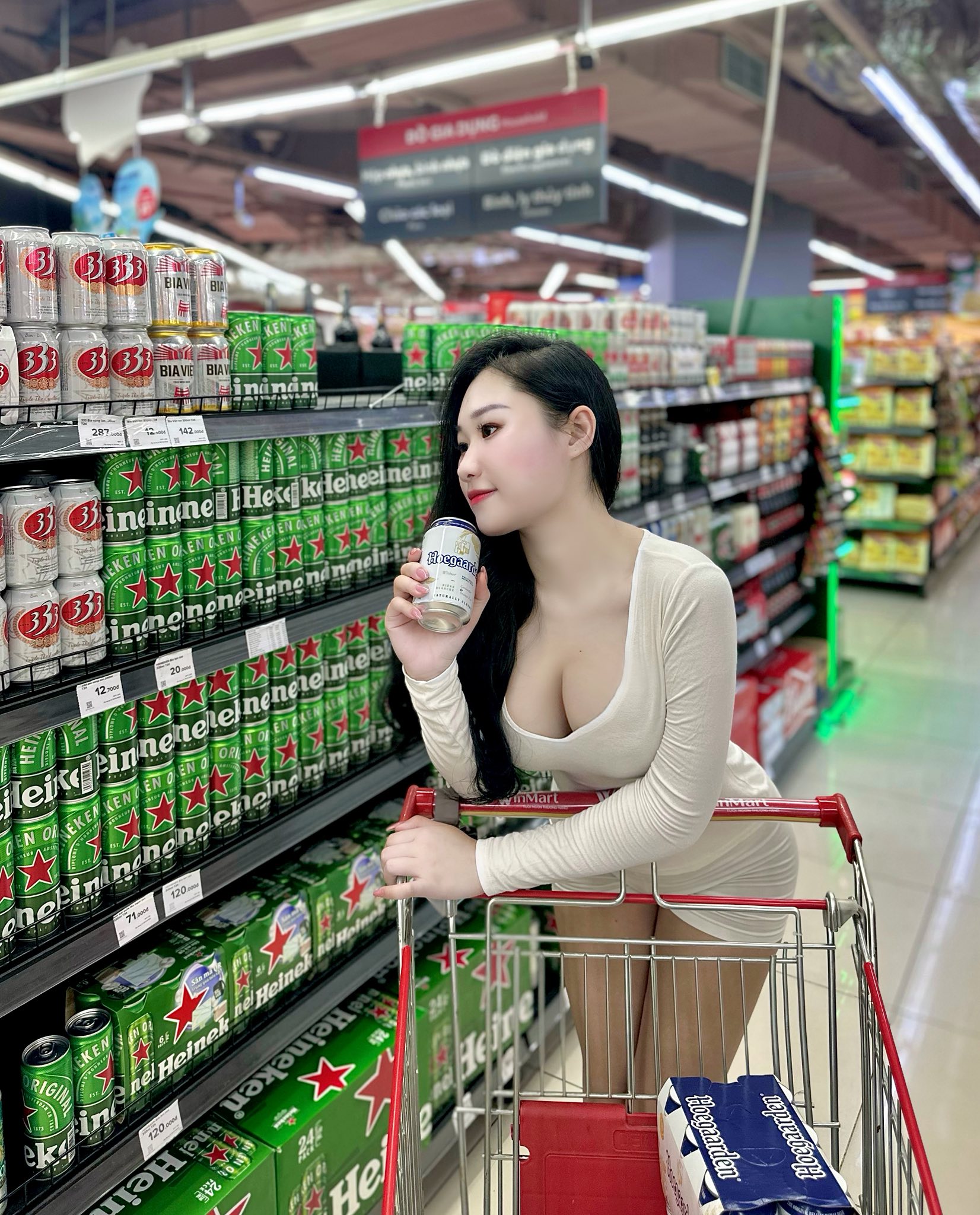 "Trend" diện đồ tập đi siêu thị, người bị chỉ trích, người lại nhận mưa lời khen- Ảnh 1.