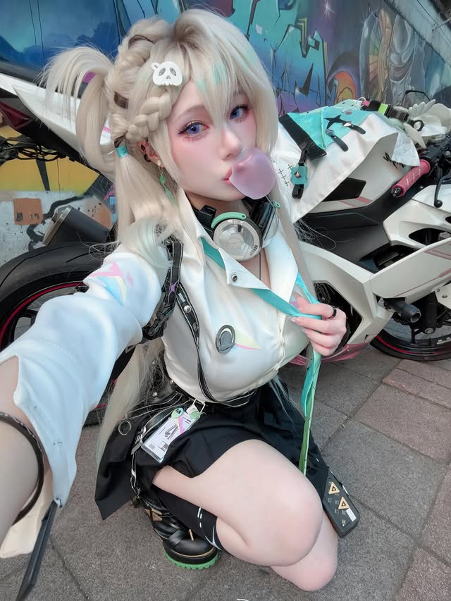 Rũ bỏ hình ảnh kín đáo thường ngày, hóa ra đây là cách coser này "đốn tim" triệu anh em game thủ- Ảnh 6. Rũ bỏ hình ảnh kín đáo thường ngày, hóa ra đây là cách coser này "đốn tim" triệu anh em game thủ- Ảnh 6.