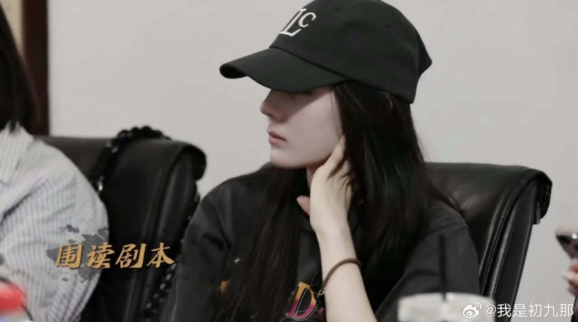 10 nữ thần mặt mộc đẹp nhất Trung Quốc: Địch Lệ Nhiệt Ba xếp sau Vương Sở Nhiên, hạng 1 soi cả ngày không ra khuyết điểm- Ảnh 3.