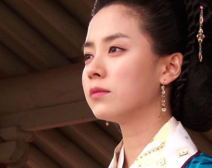 Hậu trường Song Hoa Điếm: Song Ji Hyo quay cảnh nóng 40 lần và nỗi đau bị gán mác "diễn viên rẻ tiền"- Ảnh 1. Hậu trường Song Hoa Điếm: Song Ji Hyo quay cảnh nóng 40 lần và nỗi đau bị gán mác "diễn viên rẻ tiền"- Ảnh 1.