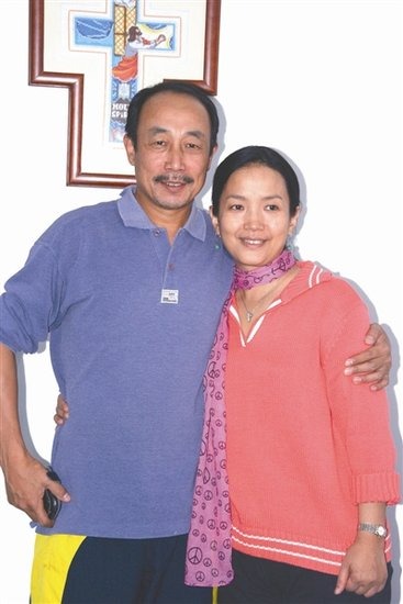 Cặp vợ chồng diễn viên lang thang nhặt rác trên phố, nhìn như ăn mày hóa ra kiếm đến 15 tỷ/năm- Ảnh 3.